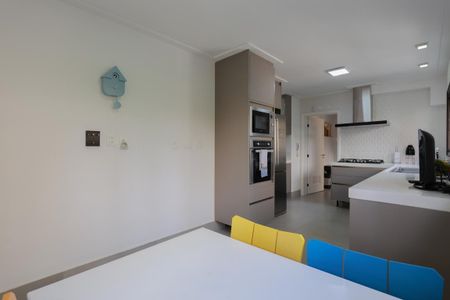 Apartamento à venda com 233m², 5 quartos e 4 vagas Apartamento à venda com 233m², 5 quartos e 4 vagasCopa e Cozinha