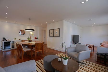 Apartamento à venda com 233m², 5 quartos e 4 vagas Apartamento à venda com 233m², 5 quartos e 4 vagasSala de estar e jantar