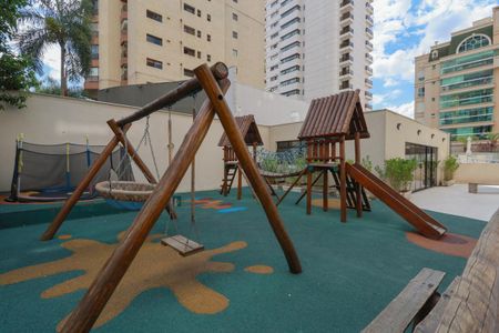 Apartamento à venda com 233m², 5 quartos e 4 vagas Apartamento à venda com 233m², 5 quartos e 4 vagasÁrea comum - Playground