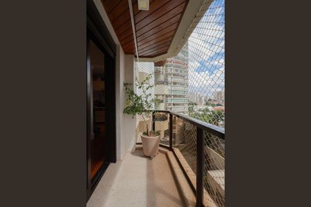 Apartamento à venda com 233m², 5 quartos e 4 vagas Apartamento à venda com 233m², 5 quartos e 4 vagasVaranda da Suíte 1
