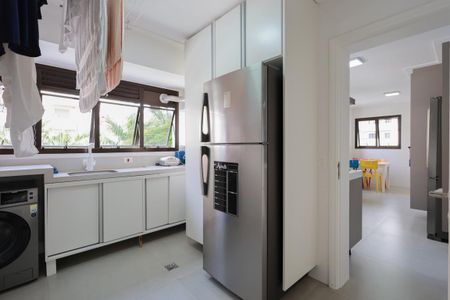 Apartamento à venda com 233m², 5 quartos e 4 vagas Apartamento à venda com 233m², 5 quartos e 4 vagasÁrea de serviço