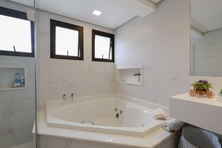 Apartamento à venda com 233m², 5 quartos e 4 vagas Apartamento à venda com 233m², 5 quartos e 4 vagasBanheiro da Suíte 1
