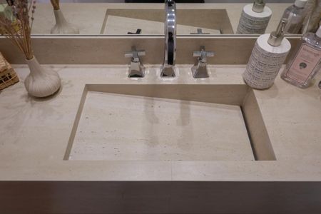 Apartamento à venda com 233m², 5 quartos e 4 vagas Apartamento à venda com 233m², 5 quartos e 4 vagasLavabo