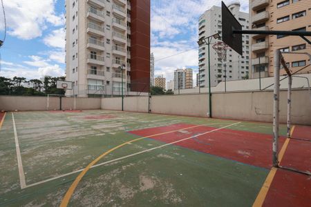 Apartamento à venda com 233m², 5 quartos e 4 vagas Apartamento à venda com 233m², 5 quartos e 4 vagasÁrea comum - Quadra esportiva