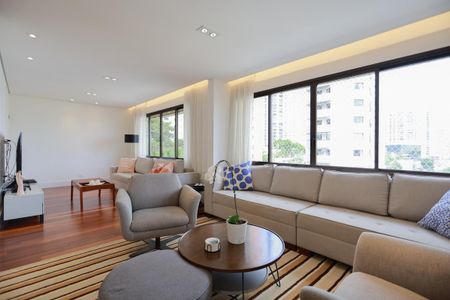 Apartamento à venda com 233m², 5 quartos e 4 vagas Apartamento à venda com 233m², 5 quartos e 4 vagasSala de estar e jantar