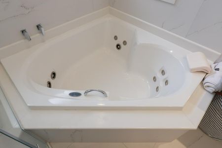 Apartamento à venda com 233m², 5 quartos e 4 vagas Apartamento à venda com 233m², 5 quartos e 4 vagasBanheiro da Suíte 1