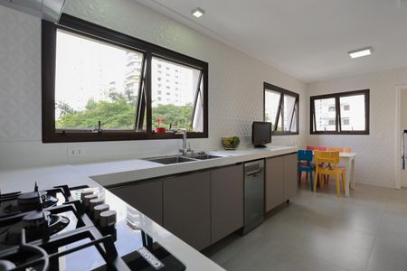 Apartamento à venda com 233m², 5 quartos e 4 vagas Apartamento à venda com 233m², 5 quartos e 4 vagasCopa e Cozinha