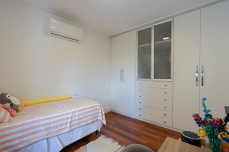 Apartamento à venda com 233m², 5 quartos e 4 vagas Apartamento à venda com 233m², 5 quartos e 4 vagasSuíte 2