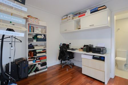 Apartamento à venda com 233m², 5 quartos e 4 vagas Apartamento à venda com 233m², 5 quartos e 4 vagasSuíte 5/Escritório