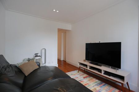 Apartamento à venda com 233m², 5 quartos e 4 vagas Apartamento à venda com 233m², 5 quartos e 4 vagasSala de TV