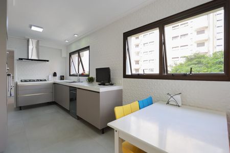 Apartamento à venda com 233m², 5 quartos e 4 vagas Apartamento à venda com 233m², 5 quartos e 4 vagasCopa e Cozinha