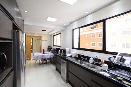 Apartamento à venda com 210m², 4 quartos e 4 vagasCozinha