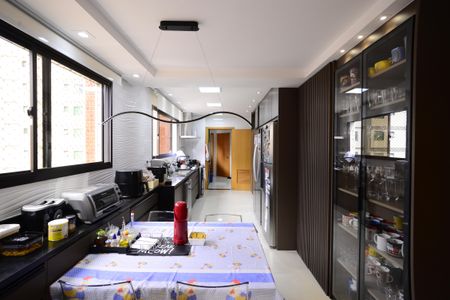 Apartamento à venda com 210m², 4 quartos e 4 vagasCozinha