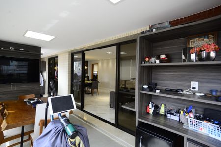 Apartamento à venda com 210m², 4 quartos e 4 vagasVaranda gourmet