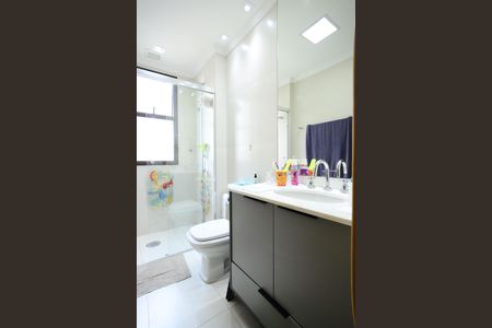 Apartamento à venda com 210m², 4 quartos e 4 vagasBanheiro Suíte 2