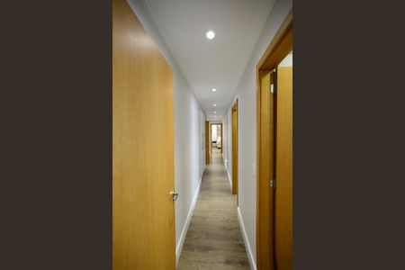 Apartamento à venda com 210m², 4 quartos e 4 vagasCorredor