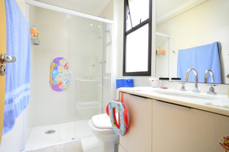 Apartamento à venda com 210m², 4 quartos e 4 vagasBanheiro Suíte 3