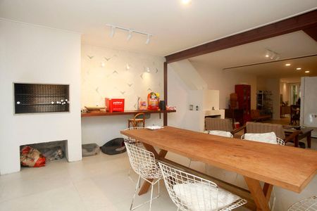 Casa para alugar com 450m², 3 quartos e 1 vagaÁrea comum - Churrasqueira