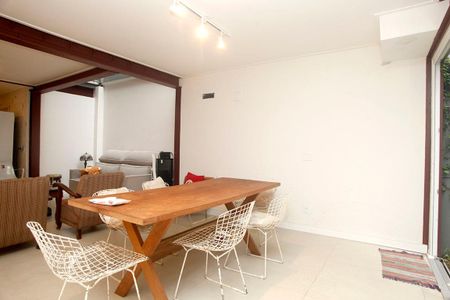 Casa para alugar com 450m², 3 quartos e 1 vagaÁrea comum - Churrasqueira