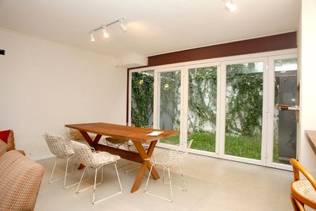 Casa para alugar com 450m², 3 quartos e 1 vagaÁrea comum - Churrasqueira