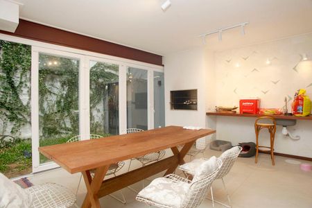 Casa para alugar com 450m², 3 quartos e 1 vagaÁrea comum - Churrasqueira