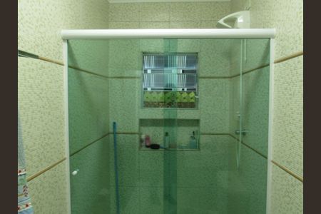 Casa à venda com 242m², 4 quartos e 4 vagasBanheiro 2