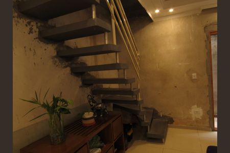 Casa à venda com 242m², 4 quartos e 4 vagasSala