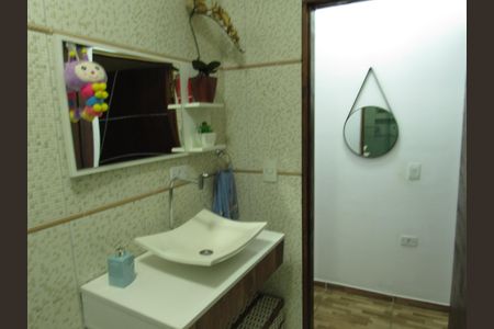 Casa à venda com 242m², 4 quartos e 4 vagasBanheiro 2