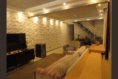 Casa à venda com 242m², 4 quartos e 4 vagasSala