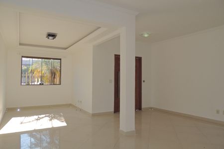 Casa à venda com 363m², 3 quartos e 4 vagasSala