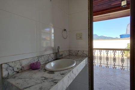 Casa à venda com 363m², 3 quartos e 4 vagasBanheiro de Serviço