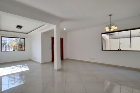 Casa à venda com 363m², 3 quartos e 4 vagasSala