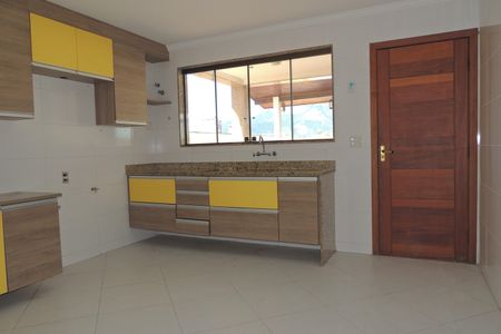 Casa à venda com 363m², 3 quartos e 4 vagasCozinha