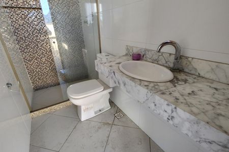 Casa à venda com 363m², 3 quartos e 4 vagasBanheiro de Serviço