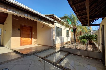 Casa à venda com 363m², 3 quartos e 4 vagasQuintal
