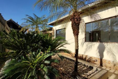 Casa à venda com 363m², 3 quartos e 4 vagasQuintal