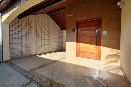 Casa à venda com 363m², 3 quartos e 4 vagasQuintal