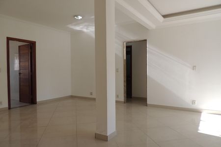 Casa à venda com 363m², 3 quartos e 4 vagasSala