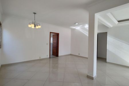 Casa à venda com 363m², 3 quartos e 4 vagasSala