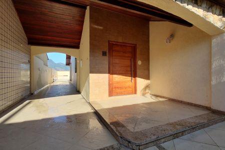 Casa à venda com 363m², 3 quartos e 4 vagasQuintal