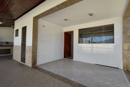 Casa à venda com 363m², 3 quartos e 4 vagasQuintal