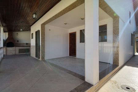 Casa à venda com 363m², 3 quartos e 4 vagasQuintal