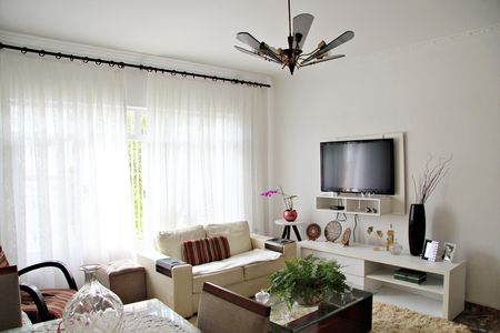 Casa à venda com 492m², 2 quartos e 5 vagasSala