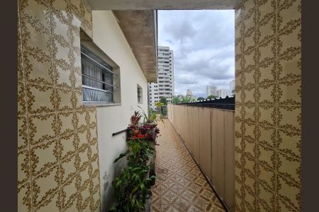 Casa à venda com 492m², 2 quartos e 5 vagasCorredor acesso Varanda