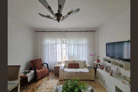 Casa à venda com 492m², 2 quartos e 5 vagasSala