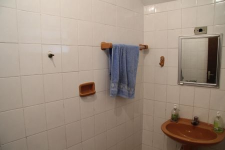 Casa à venda com 492m², 2 quartos e 5 vagasBanheiro Social 2