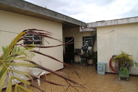 Casa à venda com 492m², 2 quartos e 5 vagasVaranda