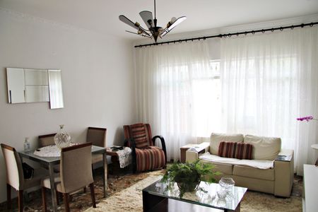 Casa à venda com 492m², 2 quartos e 5 vagasSala