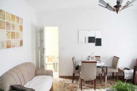 Casa à venda com 492m², 2 quartos e 5 vagasSala