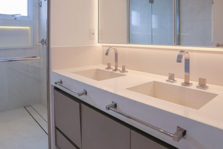 Apartamento à venda com 210m², 3 quartos e 2 vagasBanheiro da Suíte 1